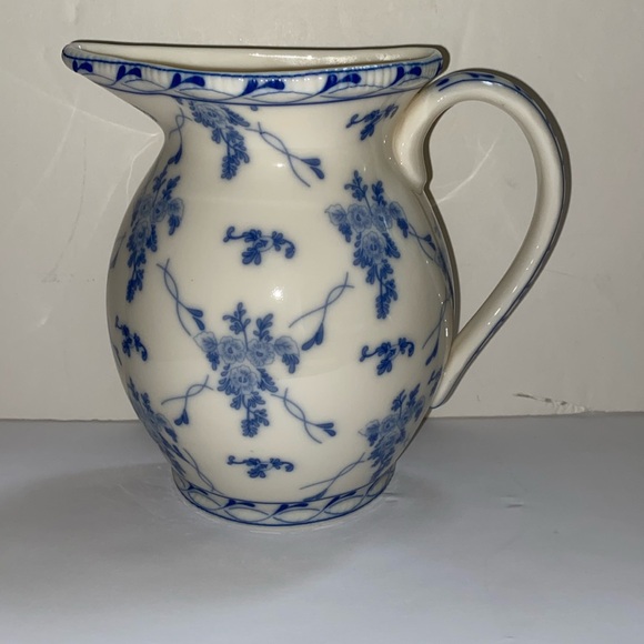 Skye McGhie Rose Brocade porcelain wall pocket - Picture 1 of 7